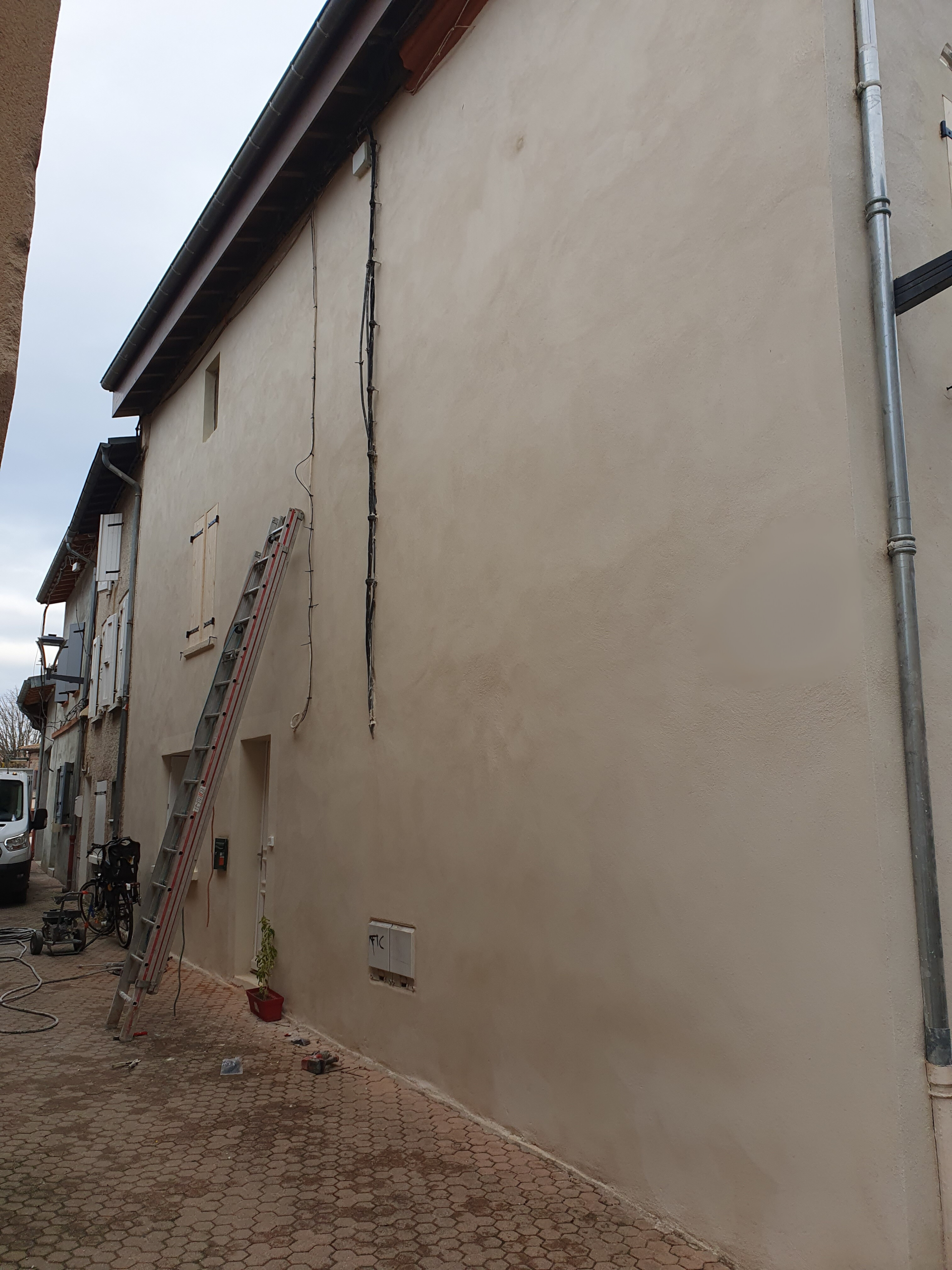Ravalement de façade enduit chaux Blagnac. Rénovation d'ampleur écologique